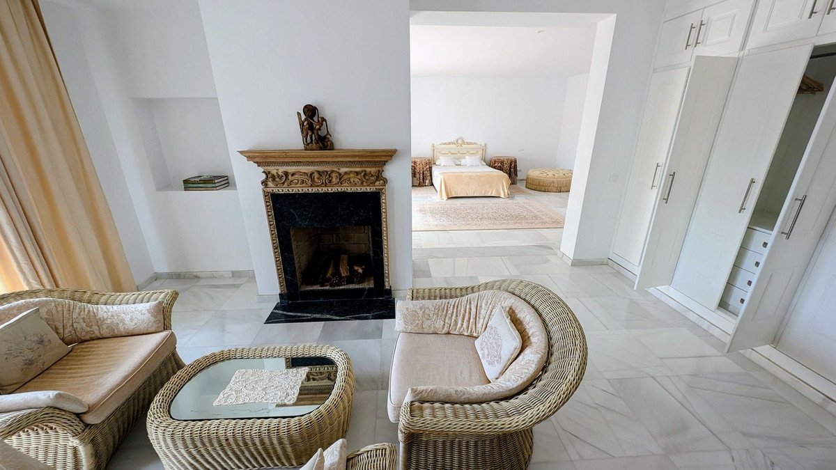 16 Bed Detached Villa in Sotogrande