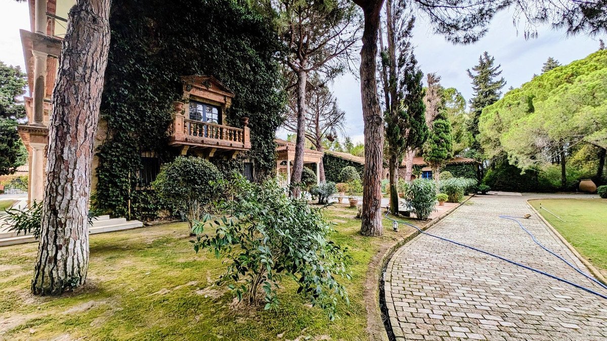 16 Bed Detached Villa in Sotogrande