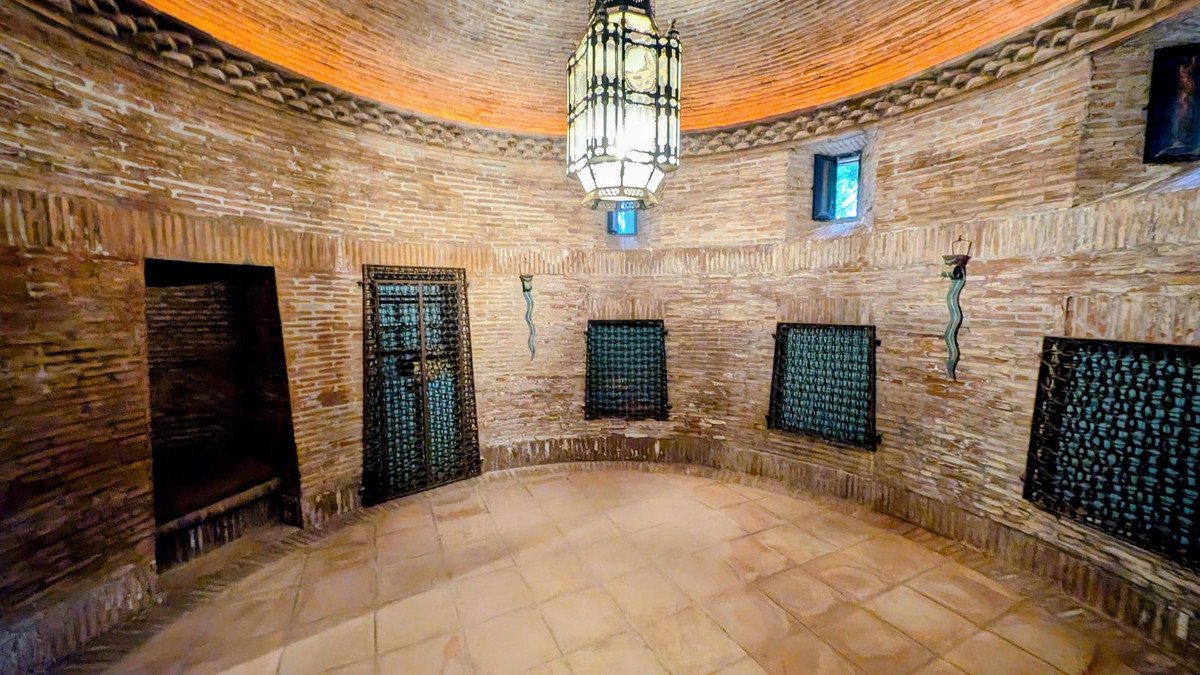 16 Bed Detached Villa in Sotogrande
