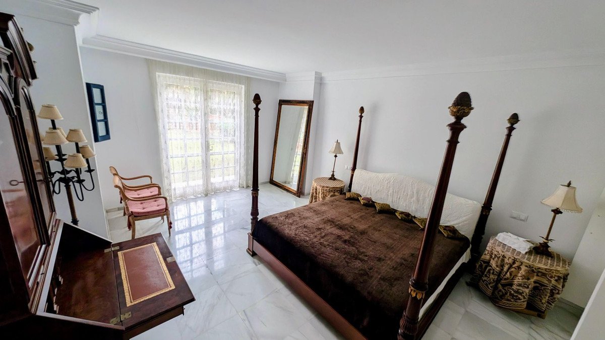 16 Bed Detached Villa in Sotogrande