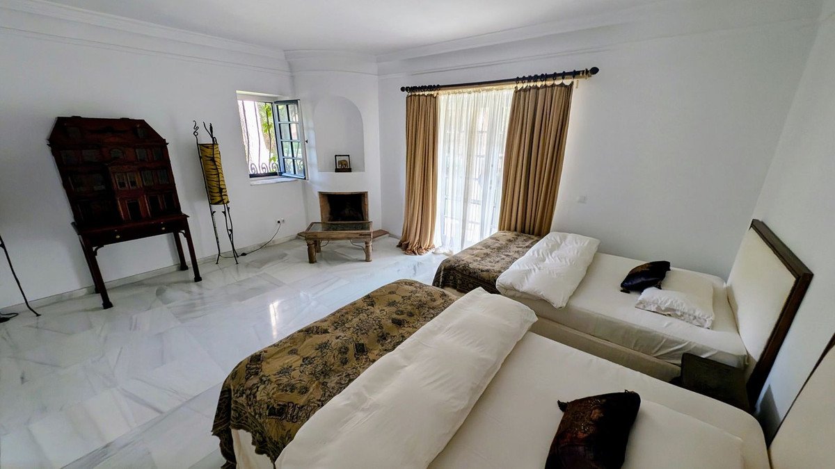 16 Bed Detached Villa in Sotogrande