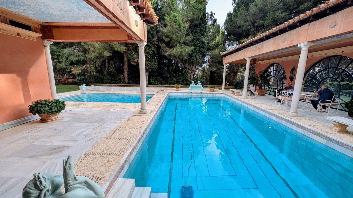 16 Bed Detached Villa in Sotogrande