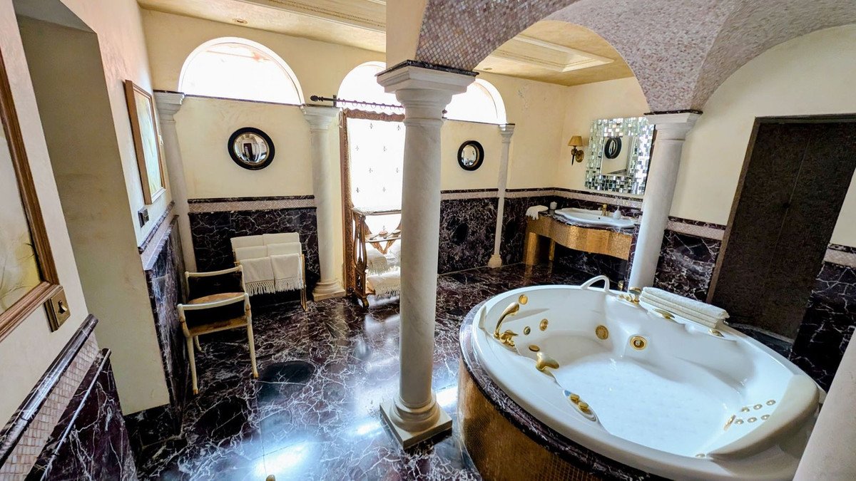 16 Bed Detached Villa in Sotogrande