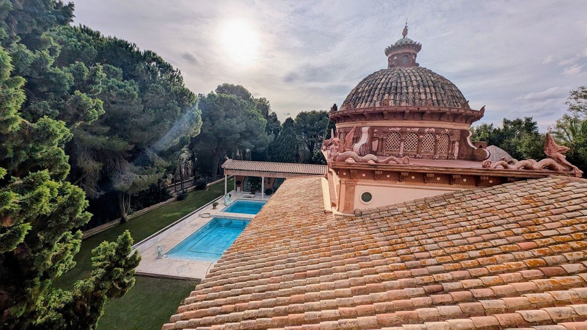 16 Bed Detached Villa in Sotogrande
