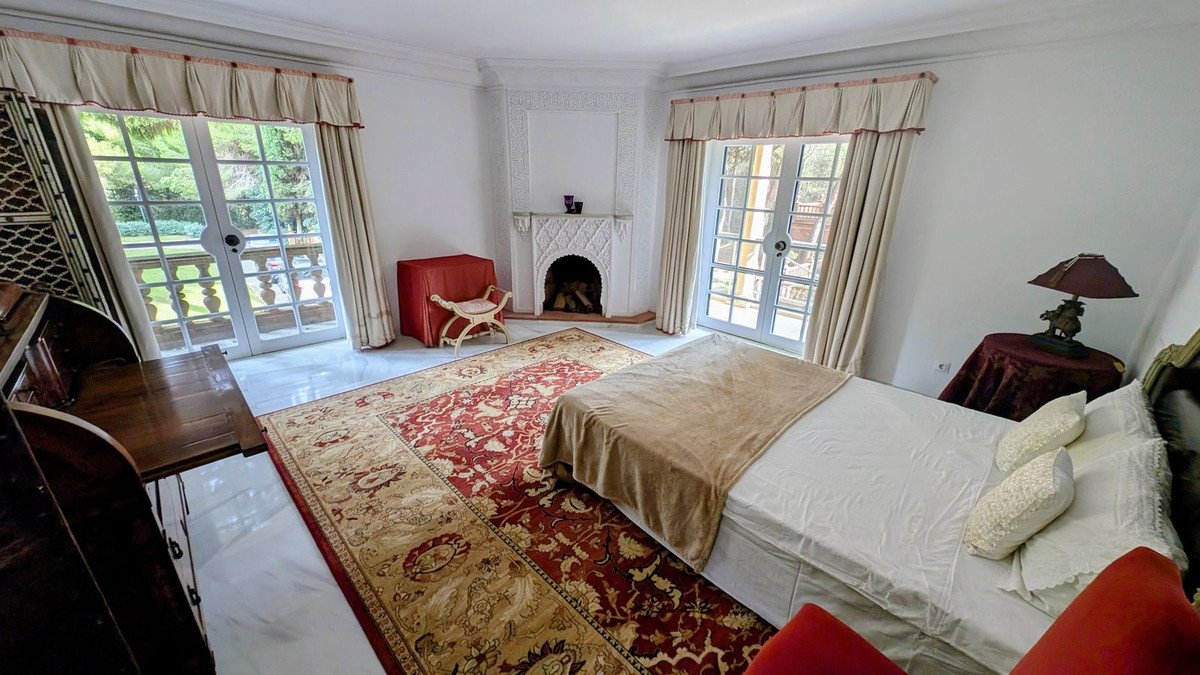 16 Bed Detached Villa in Sotogrande