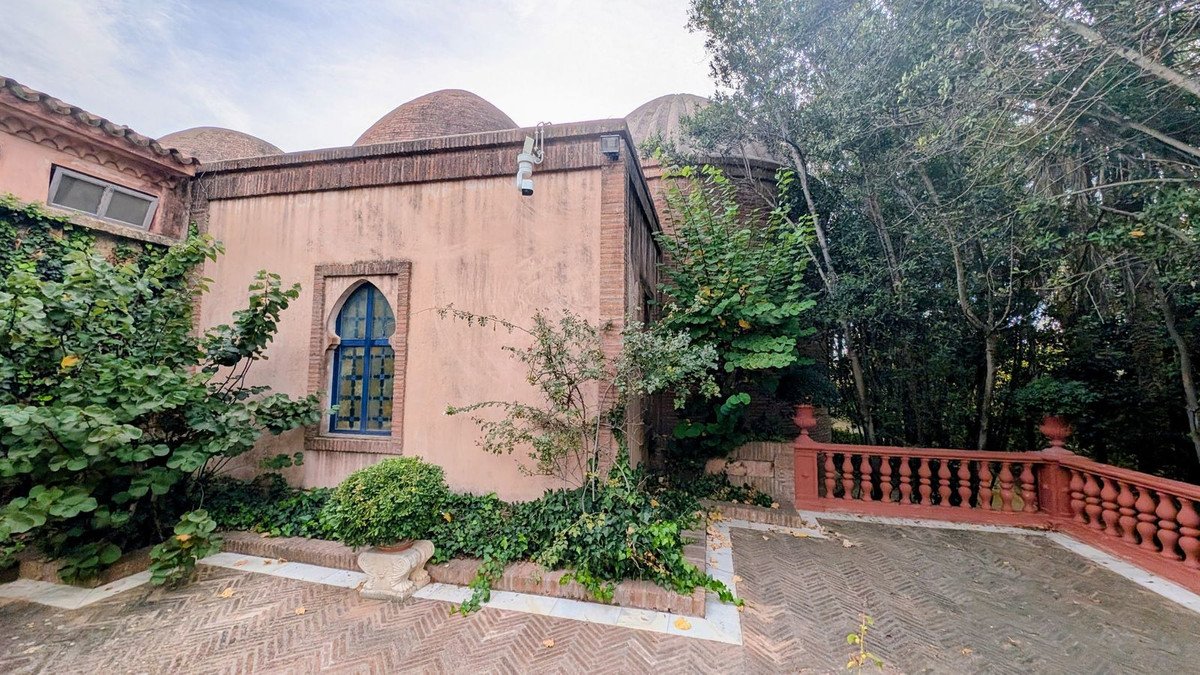 16 Bed Detached Villa in Sotogrande