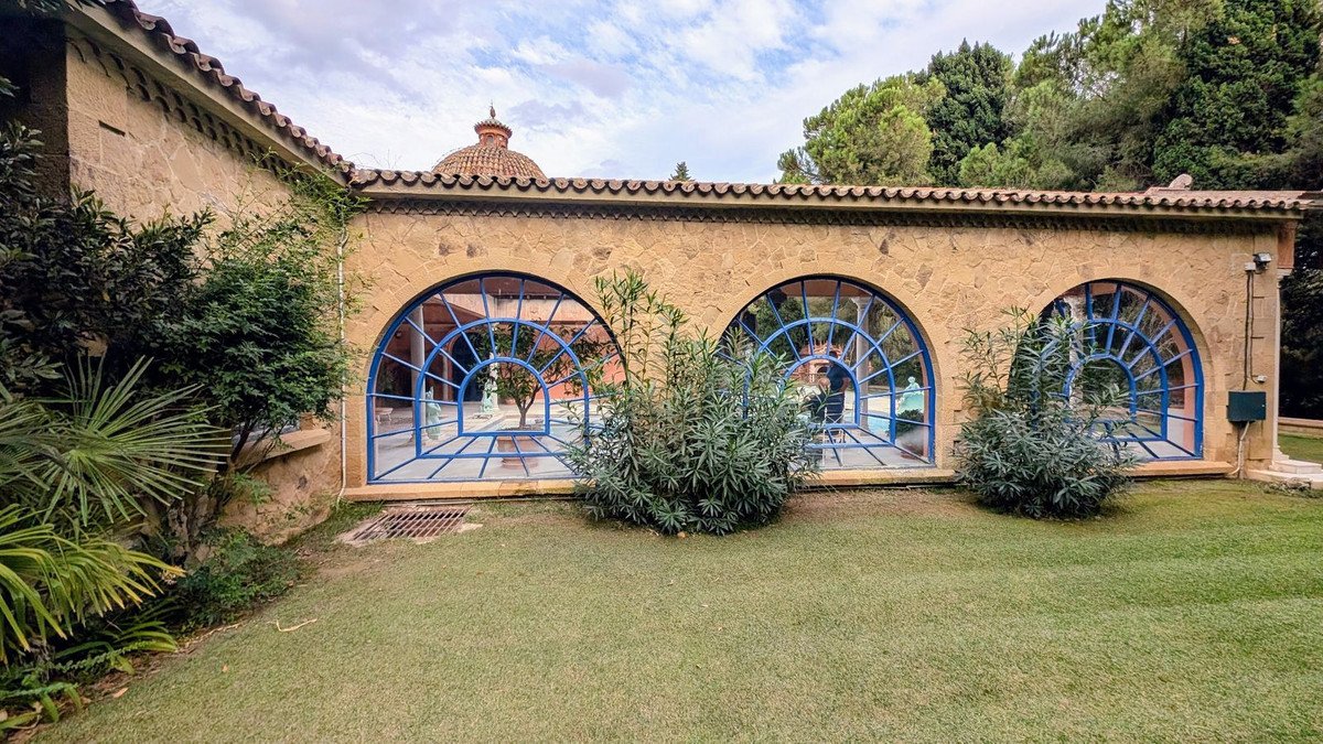 16 Bed Detached Villa in Sotogrande