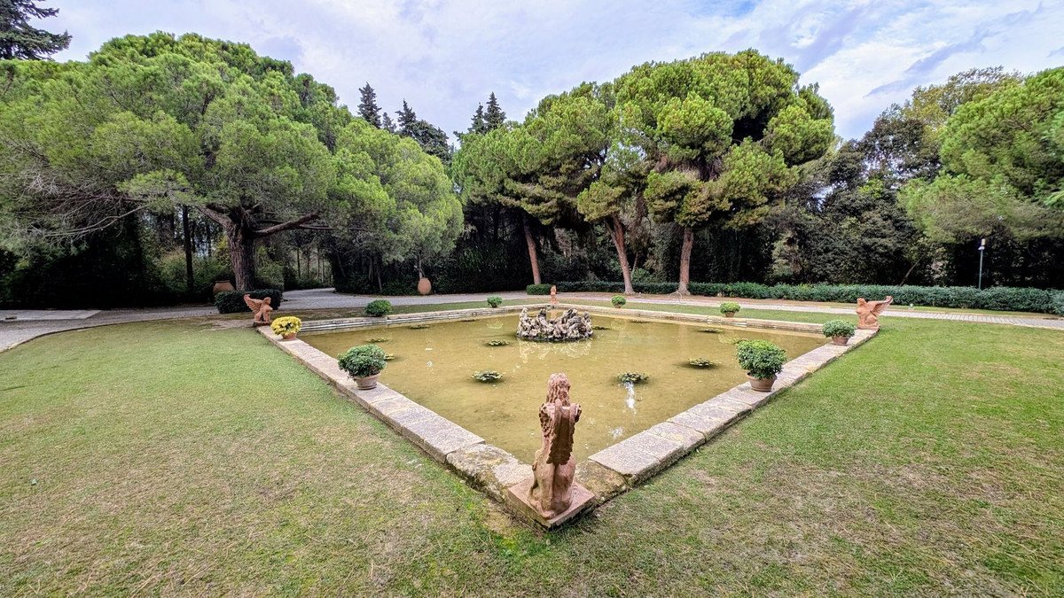 16 Bed Detached Villa in Sotogrande
