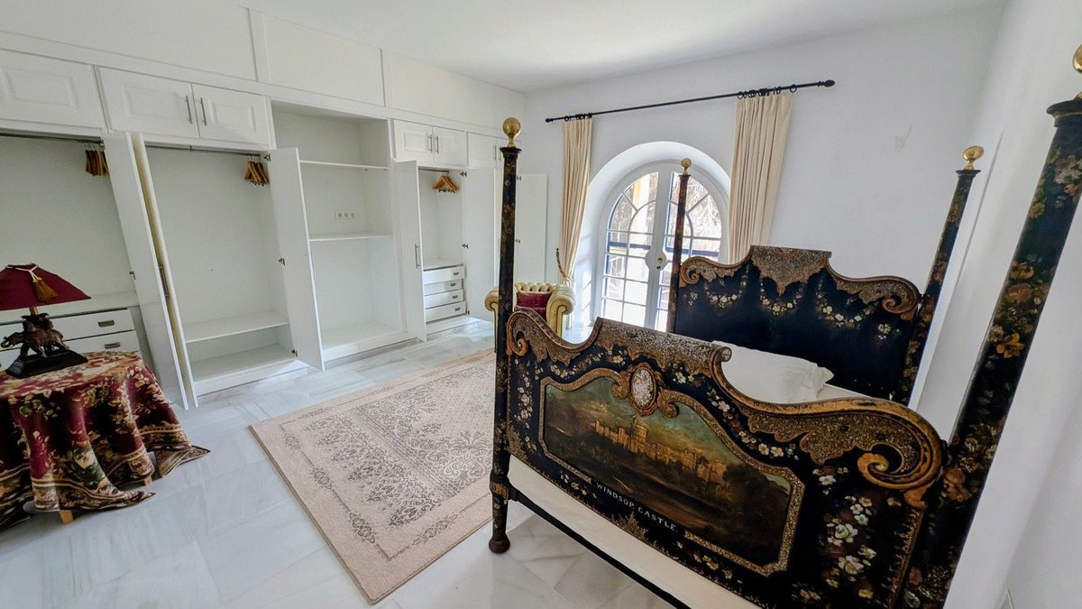 16 Bed Detached Villa in Sotogrande