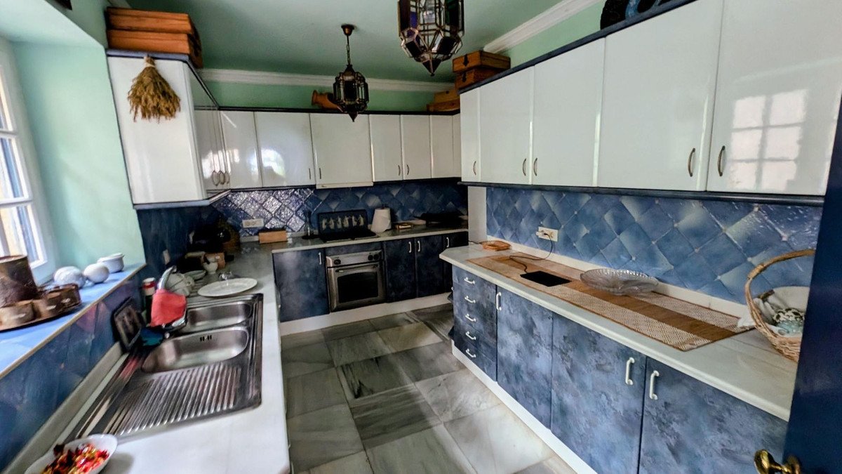 16 Bed Detached Villa in Sotogrande