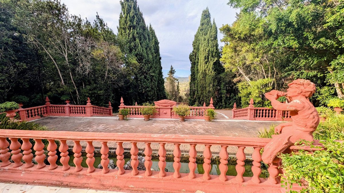 16 Bed Detached Villa in Sotogrande