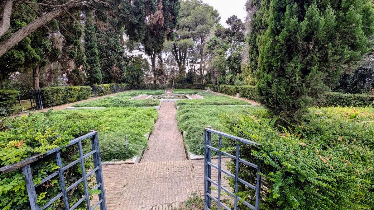 16 Bed Detached Villa in Sotogrande