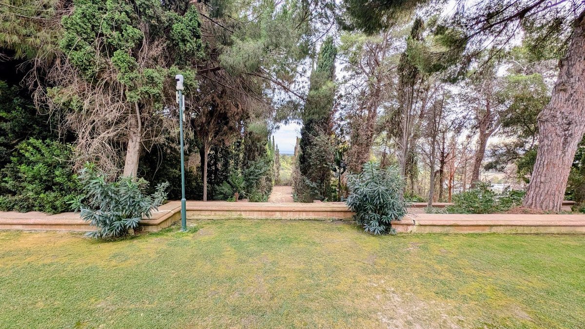 16 Bed Detached Villa in Sotogrande