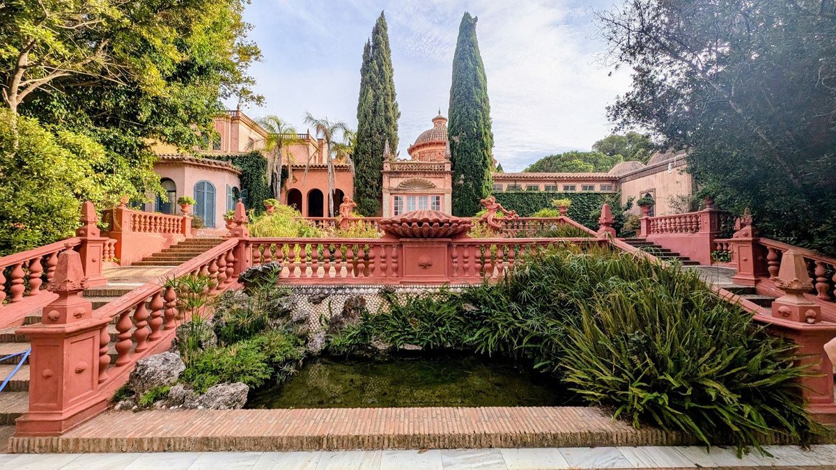 16 Bed Detached Villa in Sotogrande