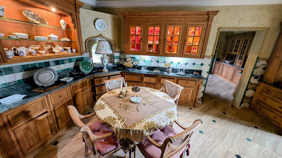 16 Bed Detached Villa in Sotogrande