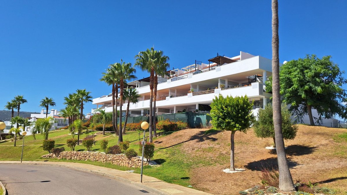 2 Bed Middle Floor Apartment in Casares Playa