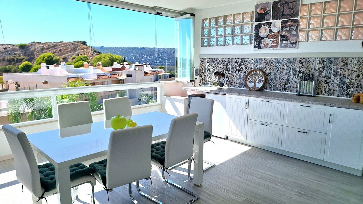 2 Bed Middle Floor Apartment in Casares Playa