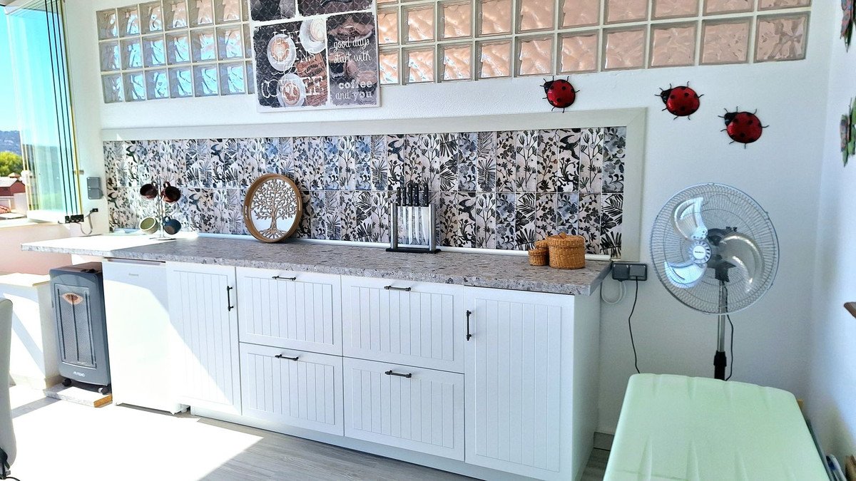 2 Bed Middle Floor Apartment in Casares Playa