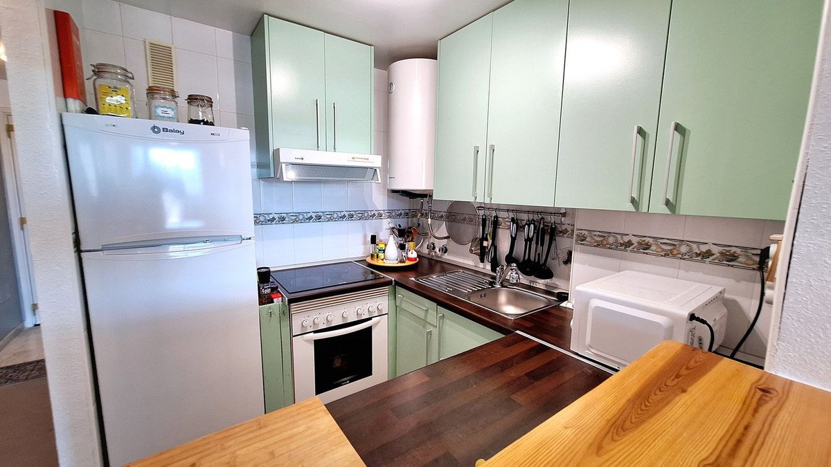 2 Bed Middle Floor Apartment in Casares Playa