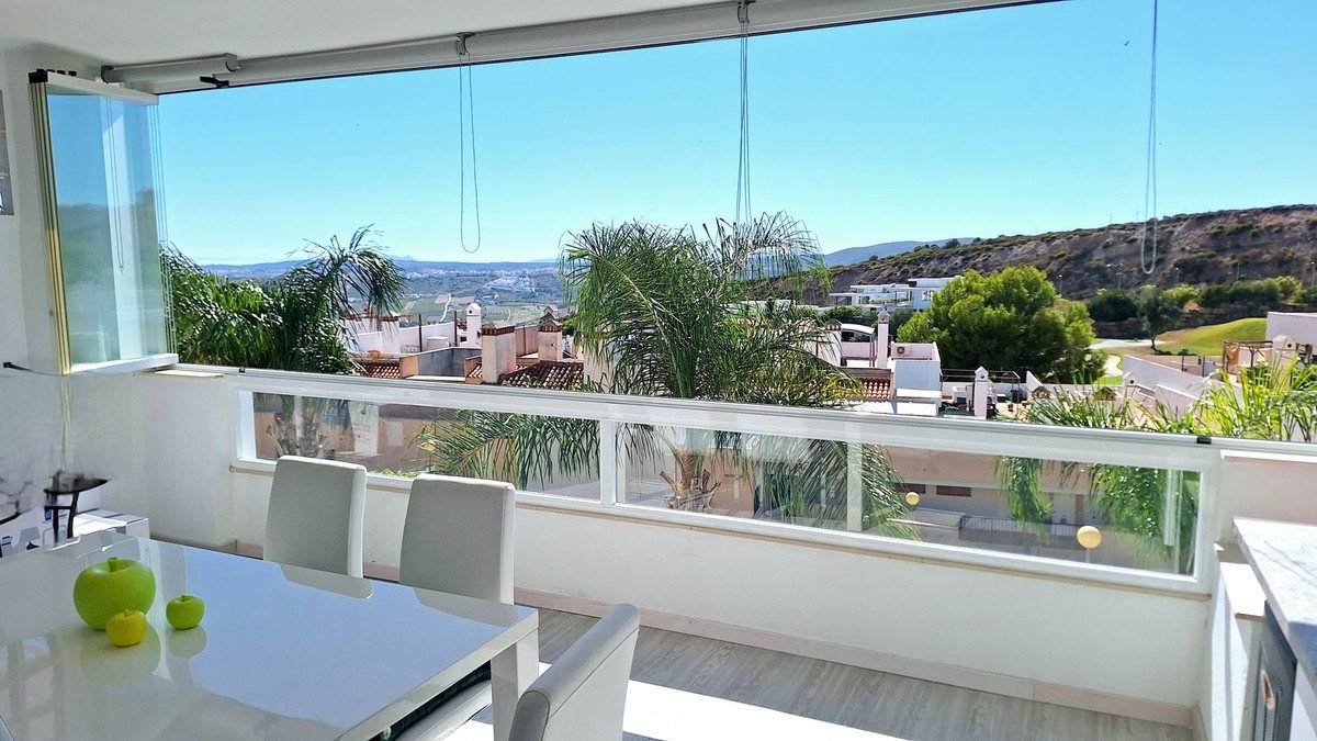 2 Bed Middle Floor Apartment in Casares Playa