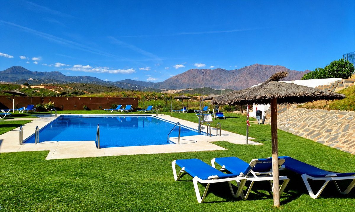 2 Bed Middle Floor Apartment in Casares Playa