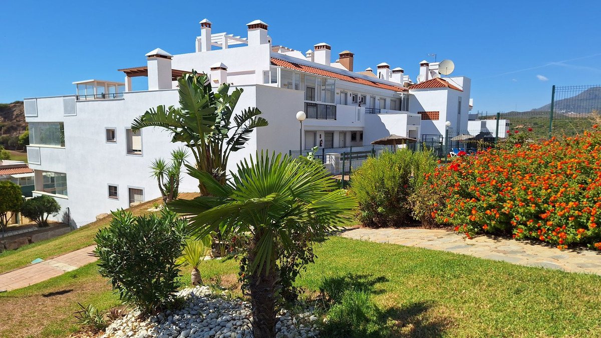 2 Bed Middle Floor Apartment in Casares Playa