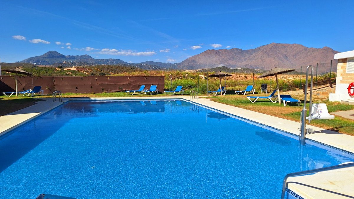 2 Bed Middle Floor Apartment in Casares Playa