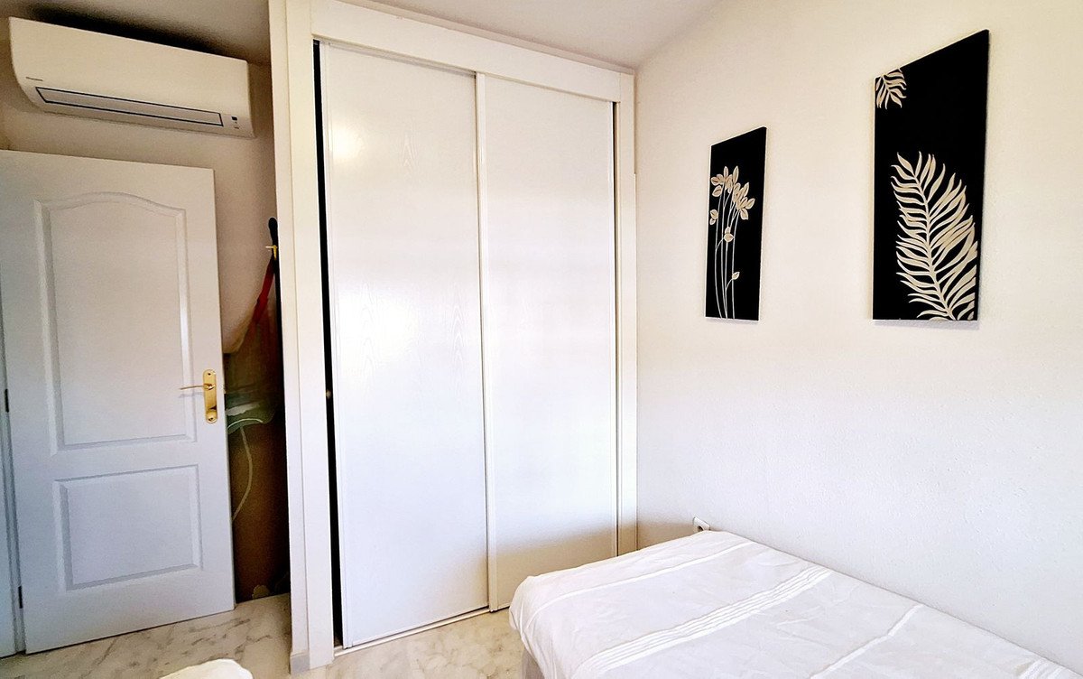 2 Bed Middle Floor Apartment in Casares Playa