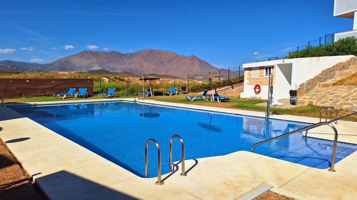 2 Bed Middle Floor Apartment in Casares Playa