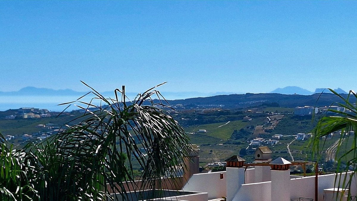2 Bed Middle Floor Apartment in Casares Playa