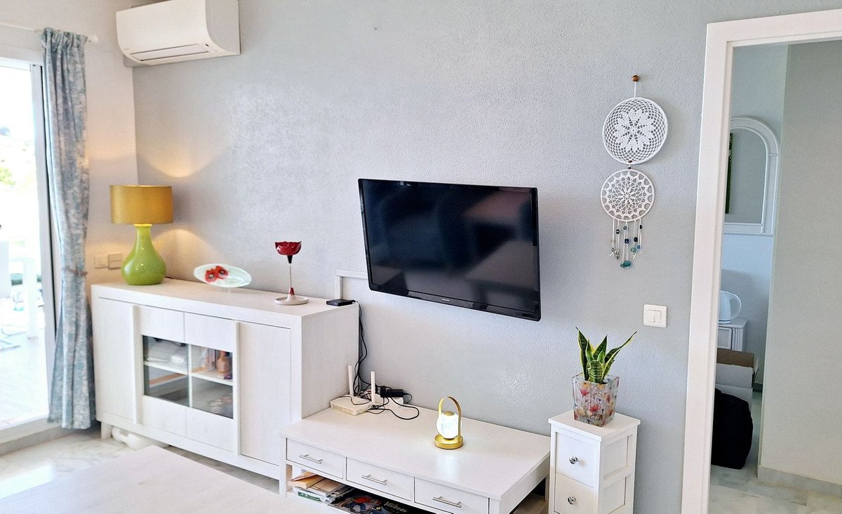 2 Bed Middle Floor Apartment in Casares Playa