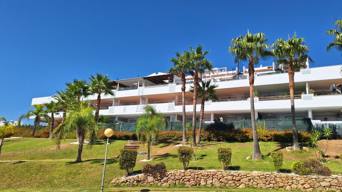 2 Bed Middle Floor Apartment in Casares Playa