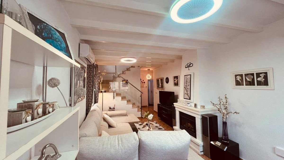 3 Bed Detached Villa in Villamartin