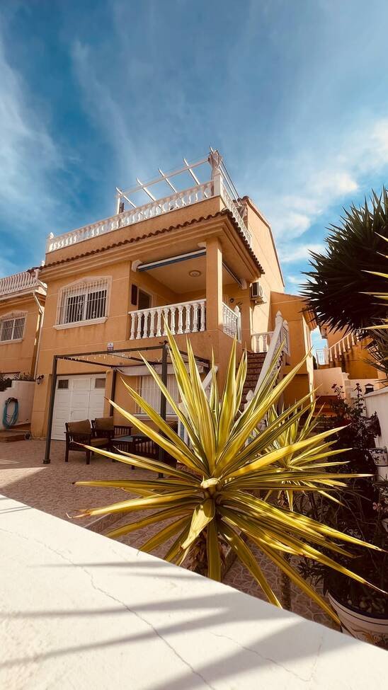 3 Bed Detached Villa in Villamartin