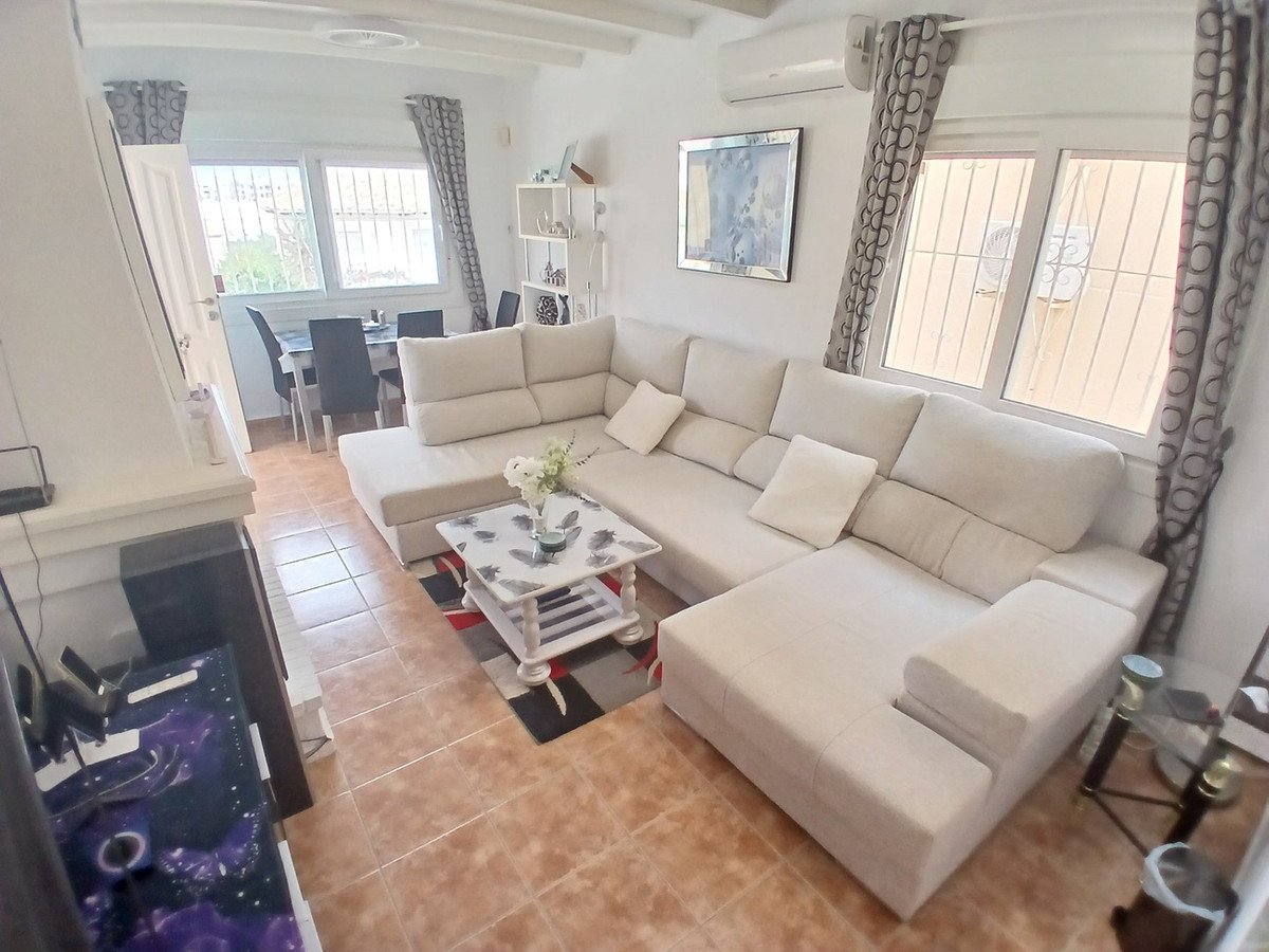 3 Bed Detached Villa in Villamartin