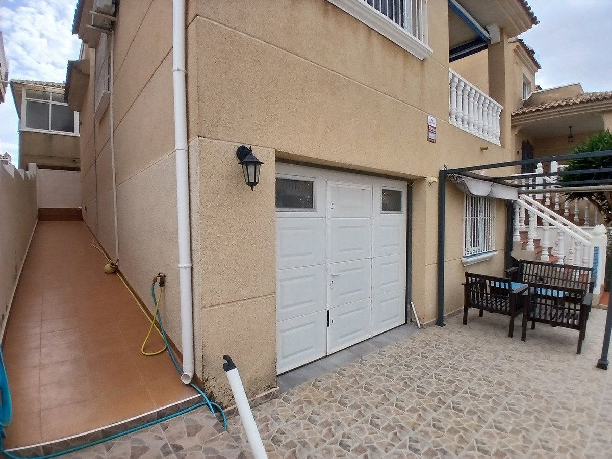 3 Bed Detached Villa in Villamartin
