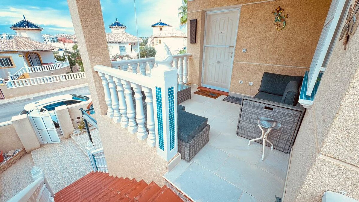 3 Bed Detached Villa in Villamartin