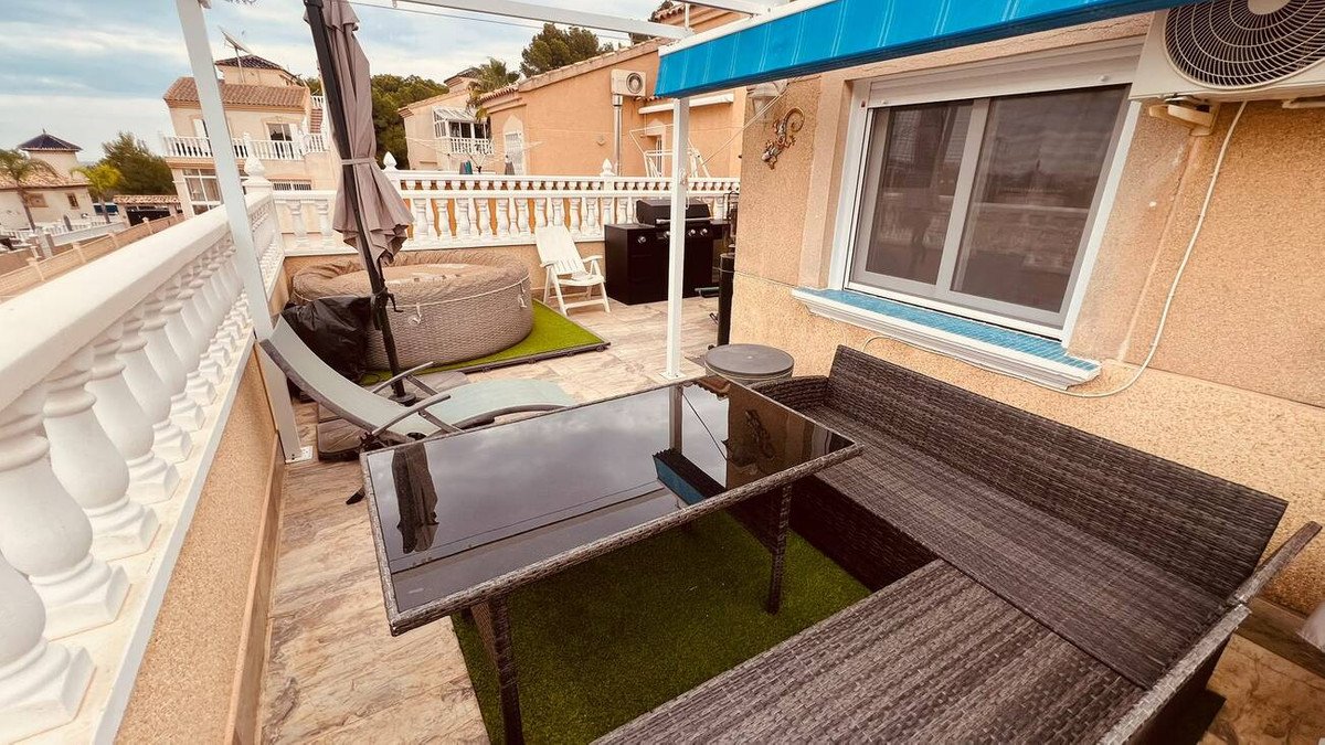 3 Bed Detached Villa in Villamartin
