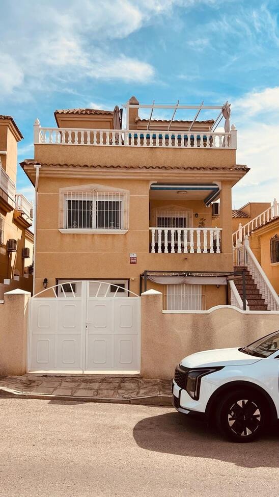 3 Bed Detached Villa in Villamartin