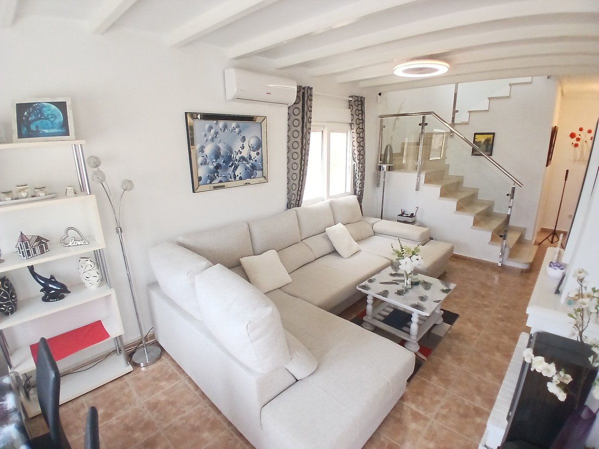 3 Bed Detached Villa in Villamartin
