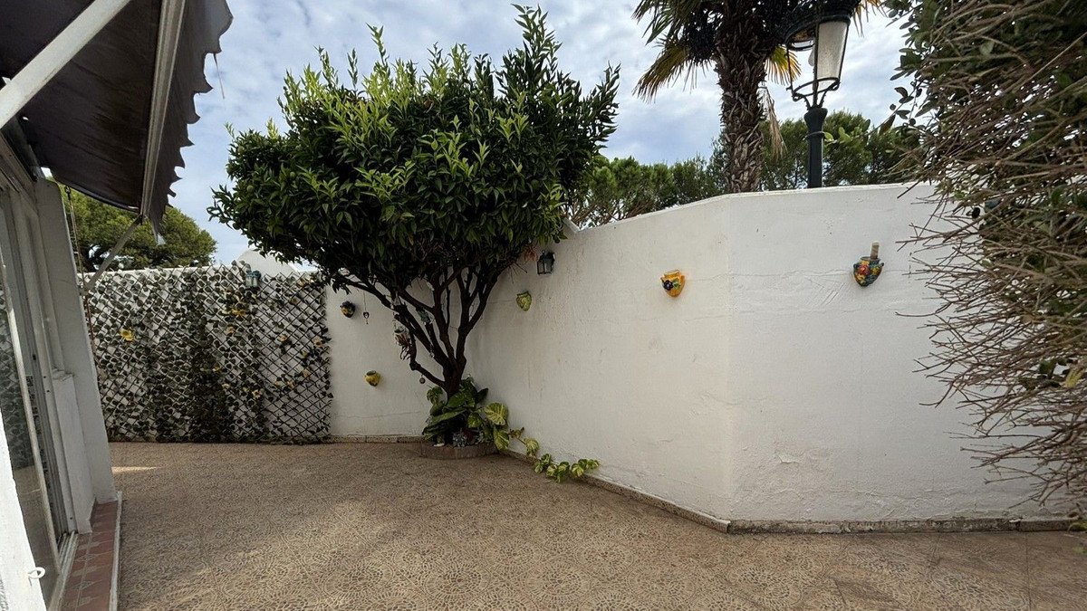 2 Bed Ground Floor Apartment in Calahonda