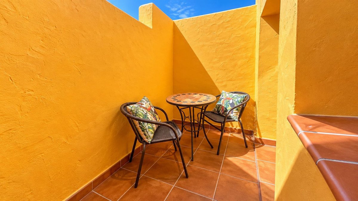 2 Bed Penthouse in La Duquesa