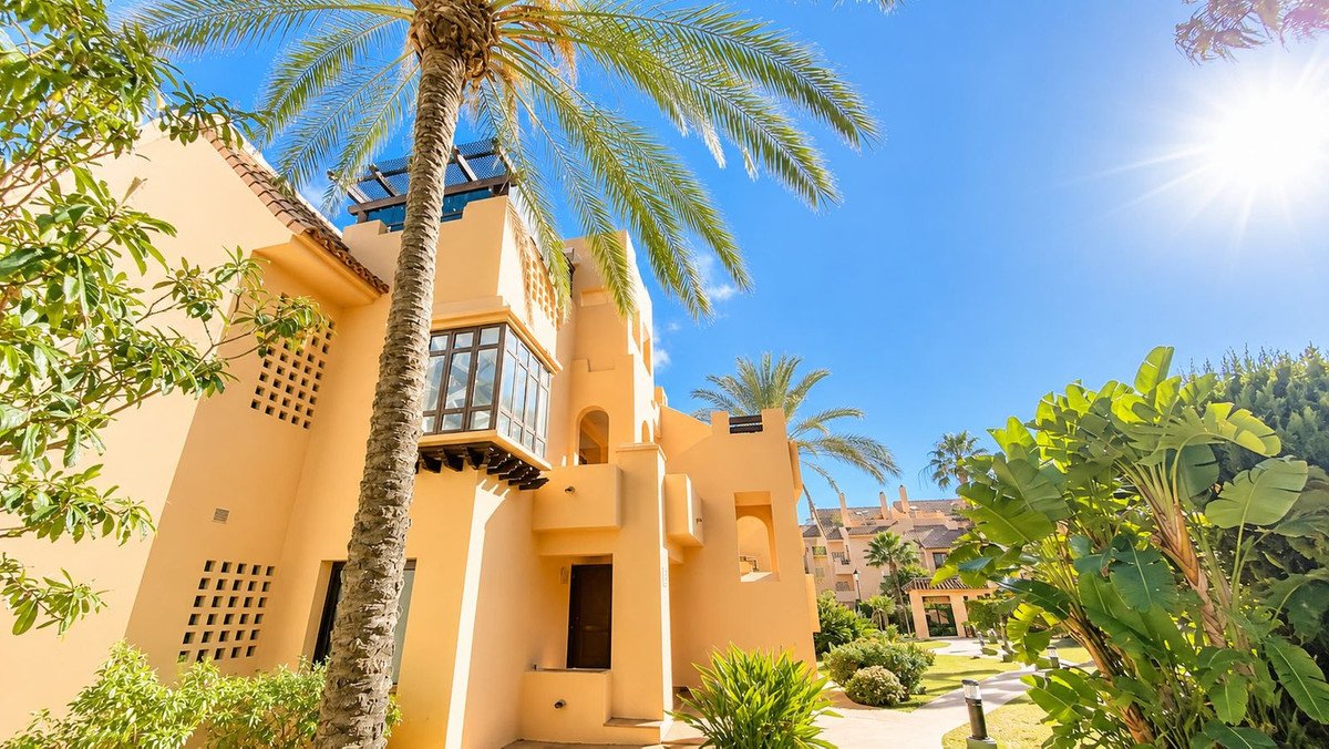 2 Bed Penthouse in La Duquesa