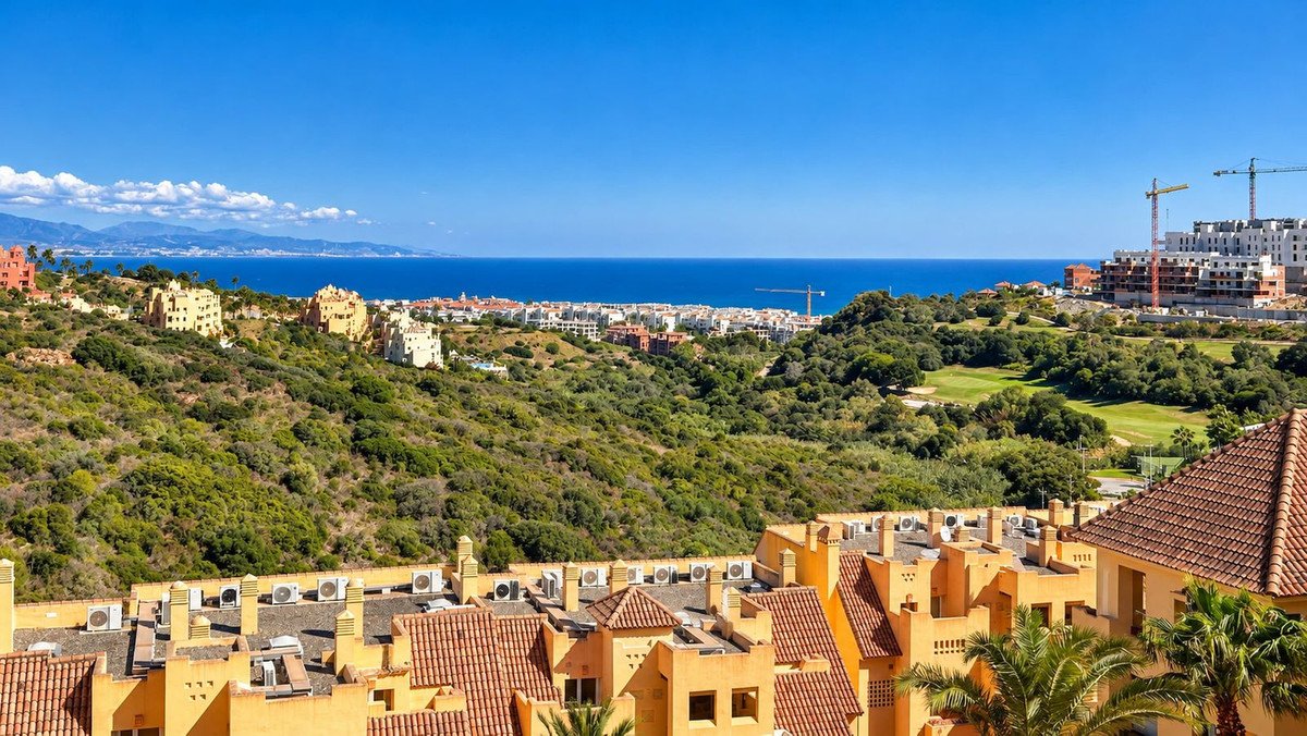 2 Bed Penthouse in La Duquesa
