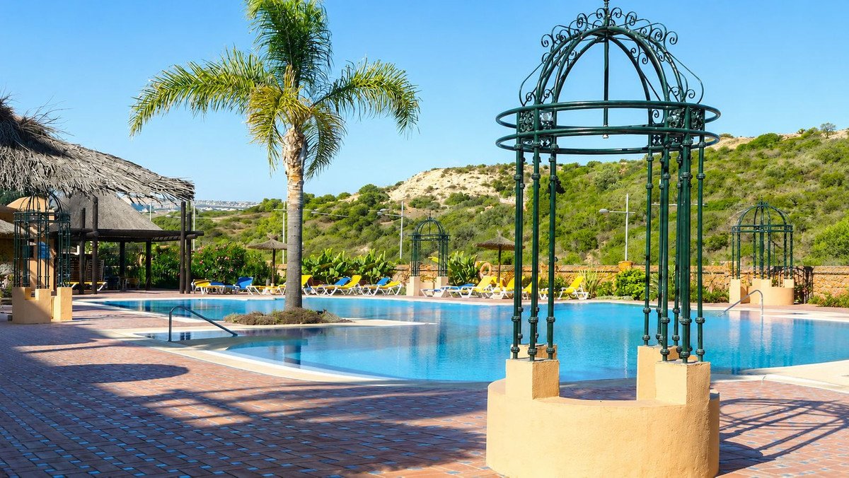 2 Bed Penthouse in La Duquesa
