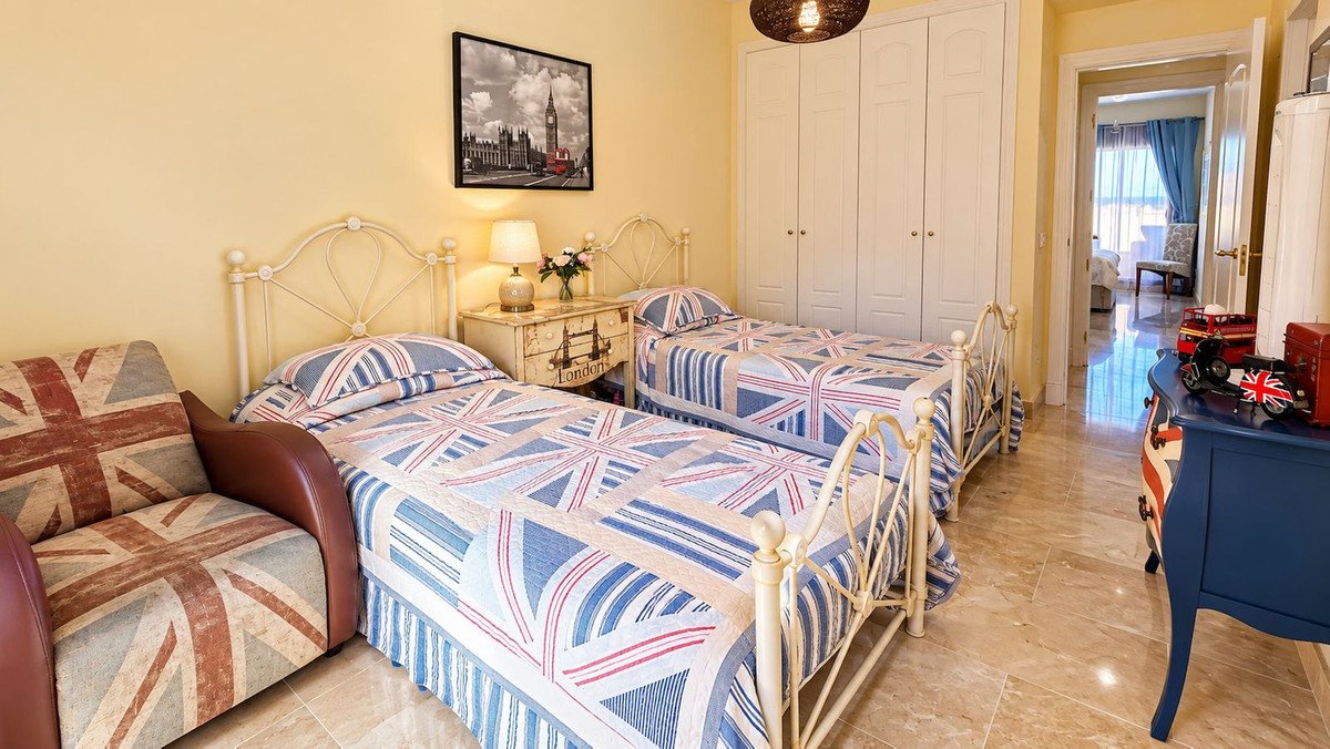 2 Bed Penthouse in La Duquesa
