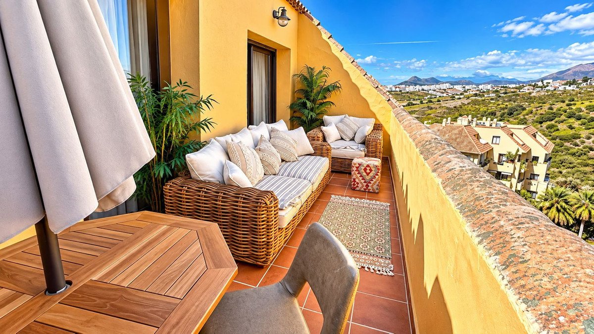 2 Bed Penthouse in La Duquesa
