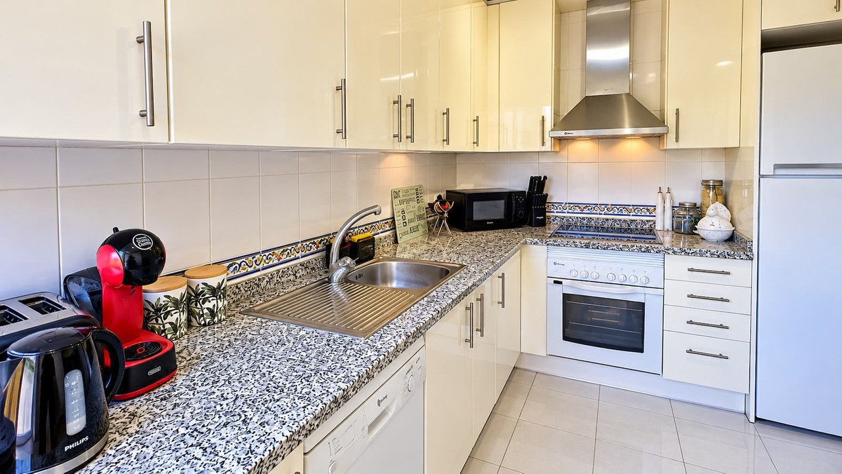2 Bed Penthouse in La Duquesa