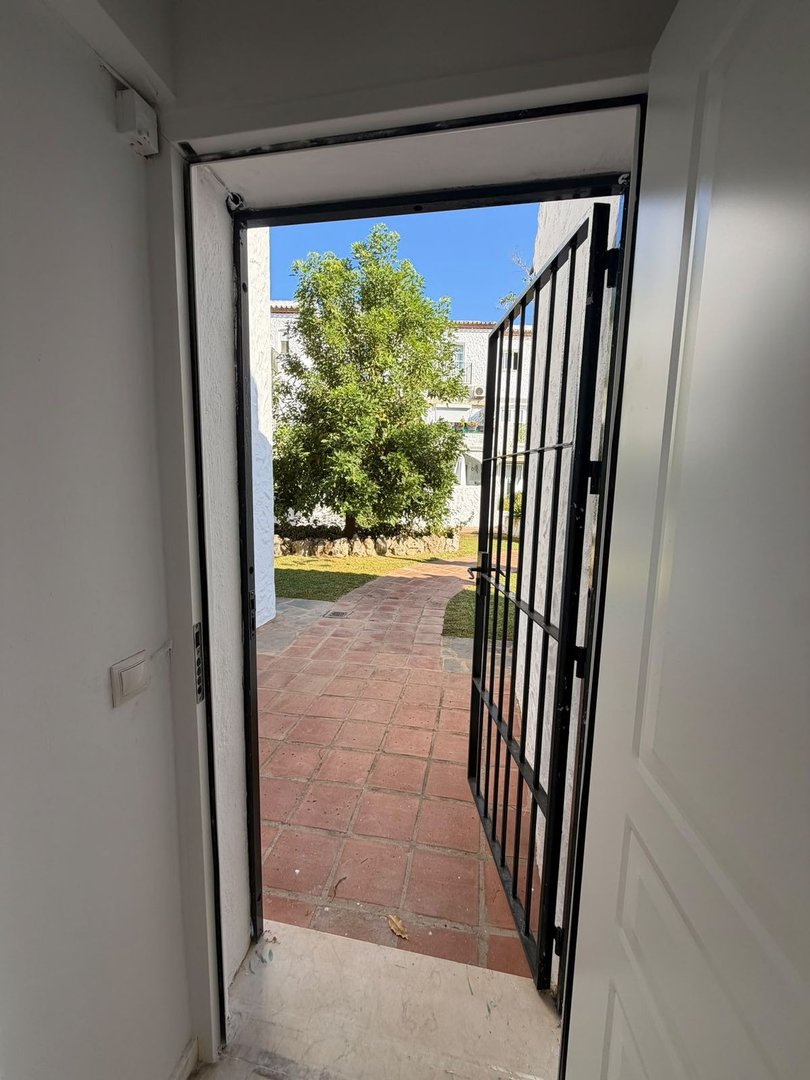2 Bed Ground Floor Apartment in El Paraiso