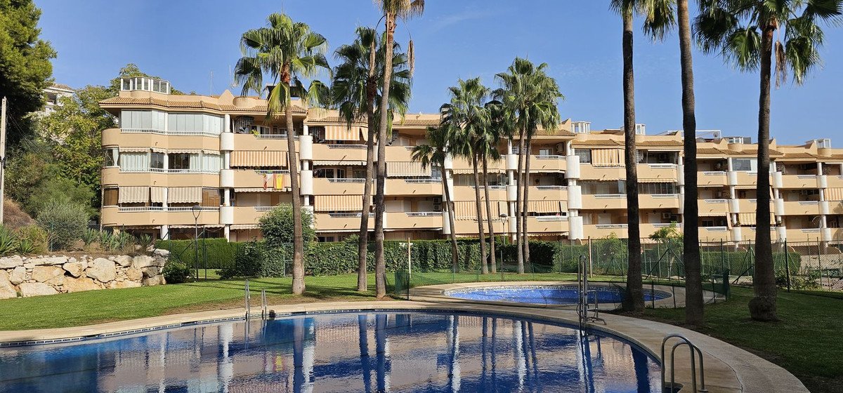 3 Bed Middle Floor Apartment in Torreblanca